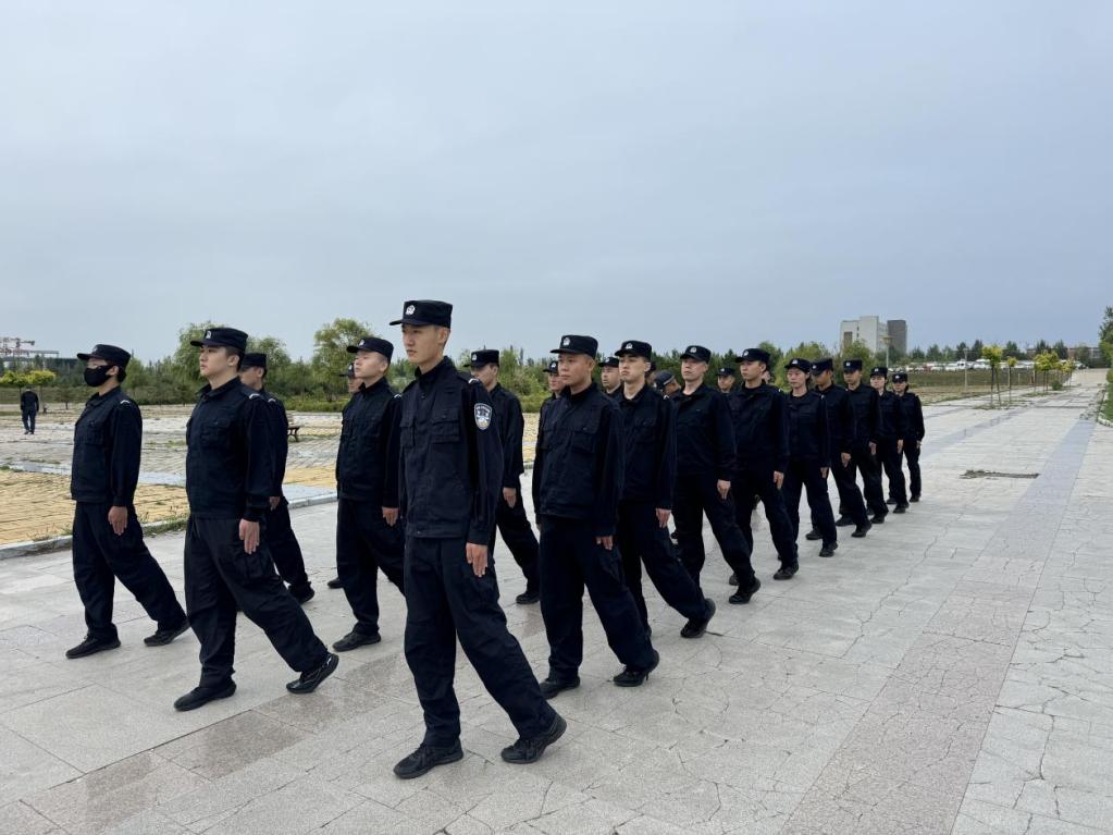 乌兰察布市公安局集宁分局反恐怖和特巡警大队掀起冬训练兵热潮1.jpg